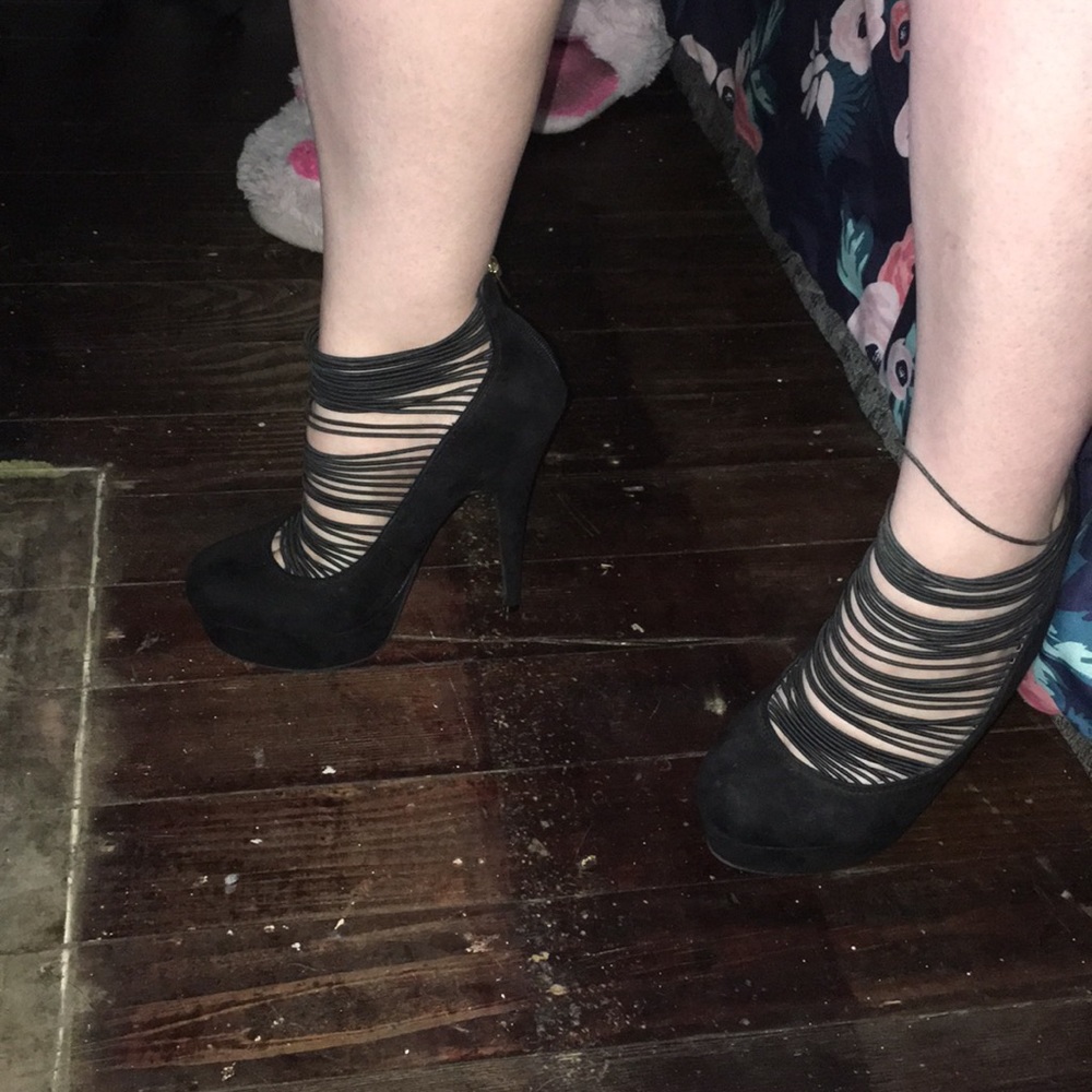 Heels - Picture 4 of 4